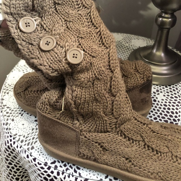 Knit brown boots - Picture 2 of 3